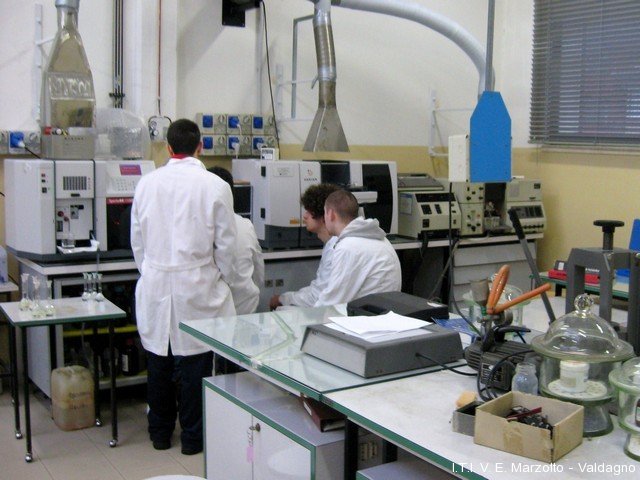 Chimica Materiali E Biotecnologie IIS Marzotto Luzzatti Valdagno